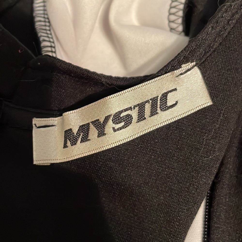 Black and White Color Block Mod Style dress - Picture 3 of 3